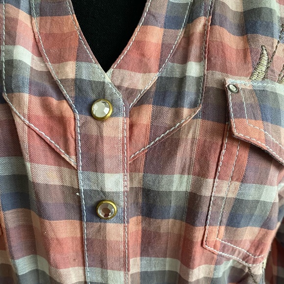 Beautiful Shirt with Designs - Picture 11 of 14